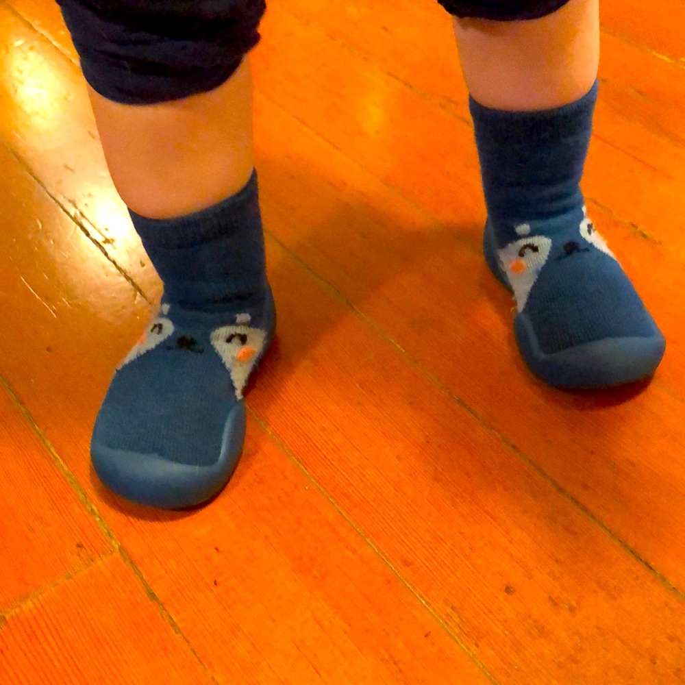 Sock shoes